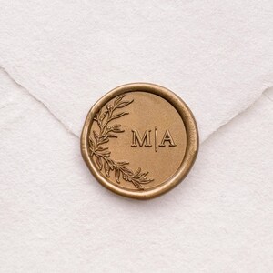 Aangepaste lakzegelstempel, gepersonaliseerde lakzegel voor huwelijksuitnodigingen, aangepaste brief initialen lakzegel, botanische krans monogram lakzegel