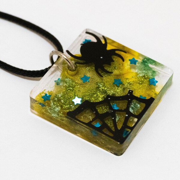 Halloween Green Star Spider e Web Resin ciondolo uno del genere (Pronto per la spedizione)