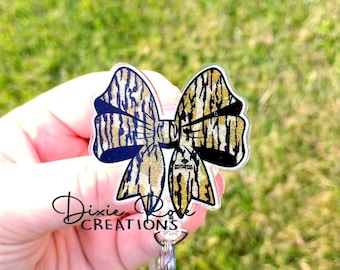 Camo Bow Interchangeable Retractable Badge Reel