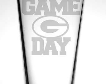 Green Bay Packers Pint Glasses-Game Day-Wisconsin-Football Gift-NFL-Sports Gift-Aaron Rodgers-Go Pack Go-Lombardi-Gift for Him-Drink Local