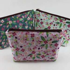 Cosmetic Bag, Travel Bag, Zipper Pouch, Makeup Tote, Floral, Mint Green or Lavendar, Quiltes Cotton,  Boxed Corners