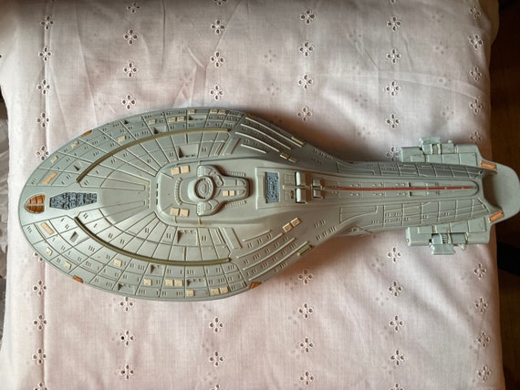 This is a Rare Star Trek "STARSHIP U.S.S. VOYAGER NCC-74656" released by Playmates in 1995.