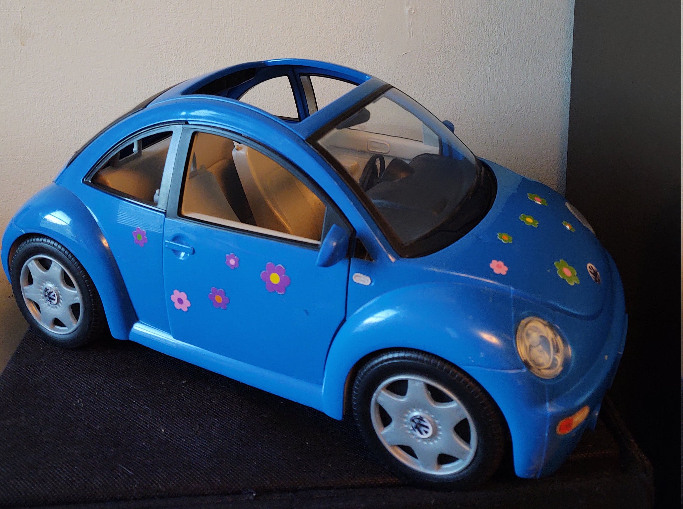 2000 Mattel Barbie Volkswagen Beetle Car with Vehicle Bug