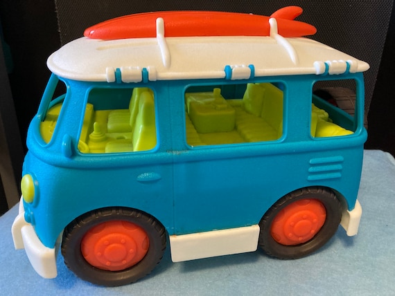 Wonder Wheels by Battat – Camper Van – Toy Truck with Opening Roof & Detailed Interior