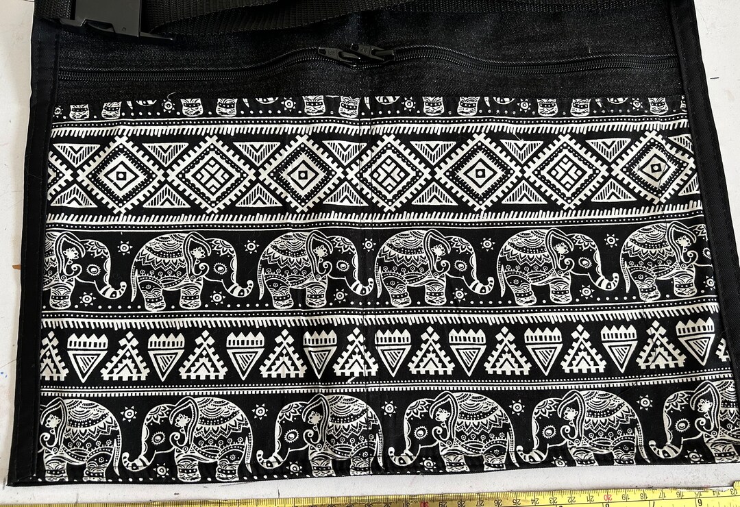 POUCH WITH ELEPHANT TEXTURE 23 IN BLACK LAMBSKIN LOGO EMBOSSED