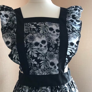 Ladies Gothic Apron Grey and Black Skulls