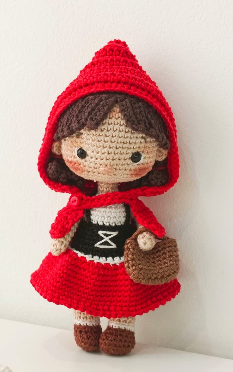 Patrón muñeca amigurumi crochet Patrón ENG crochet PDF MUÑECA caperucita roja de ganchillo patrón mini muñeca crochet patrón muñeca diminuta imagen 3