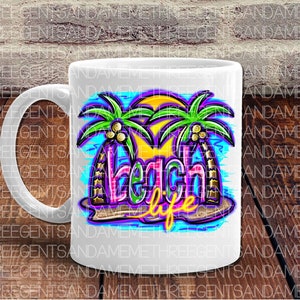 Pu&ograve; includere: Tazza in ceramica bianca con una grafica colorata di palme e il testo "Beach Life". La grafica &egrave; in stile neon con colori rosa, viola, giallo, verde e blu.