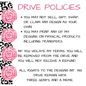 Puede incluir: Un gr&aacute;fico rosa y negro con un texto superpuesto que dice "DRIVE POLICIES". El texto describe las reglas para usar los dise&ntilde;os, incluyendo que no se puede vender, regalar, intercambiar o reclamar ning&uacute;n dise&ntilde;o como propio. Se puede imprimir cualquiera de los dise&ntilde;os en productos f&iacute;sicos, incluidos los transferibles. Si se violan los t&eacute;rminos, se eliminar&aacute; del drive y no se recibir&aacute; ning&uacute;n reembolso. Todos los derechos sobre los dise&ntilde;os de este drive pertenecen a Three Gents and a Meme.