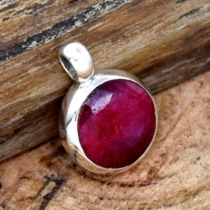 Colgante de rubí indio, colgante de plata de ley 925, colgante de rubí redondo, colgante artesanal para niñas, colgante de rubí pequeño, colgante minimalista