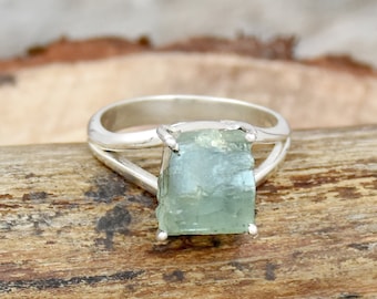 Raw Aquamarine Ring, 925 Sterling Silver Ring, uncut Gemstone Ring, Crystal Raw Stone Ring, Delicate Ring, Rings for women, Gift For Her