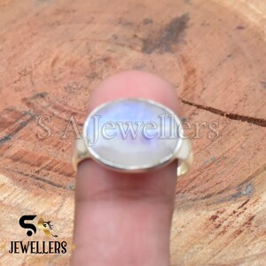 ハンドメイドオーバルムーンストーンリング：925スターリングシルバーのウェディングジュエリー