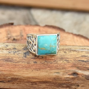 Handmade Mohave Turquoise Ring: Sterling Silver Square Stone