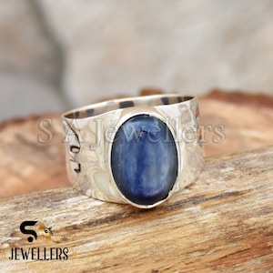 Handmade Blue Kyanite Ring: Hammered 925 Sterling Silver Band