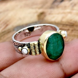 Emerald Ring, 925 Sterling Silver, Indian Emerald & Pearl Ring, Statement Ring, Flower Textured Ring, Two Tone Ring, Fresh Water Pearl Ring