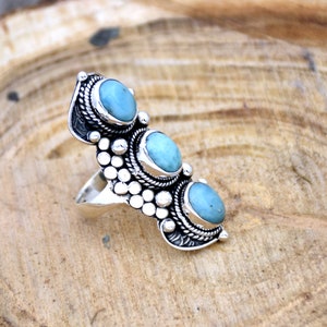 Anillo de Larimar, plata de ley 925, anillo de Larimar de República Dominicana, anillo de tres piedras, anillo de filigrana, anillo oxidado hecho a mano, regalo para ella.
