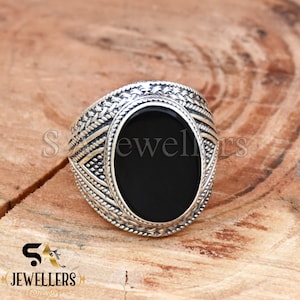 Zwarte onyx sterlingzilveren herenring: band met textuur