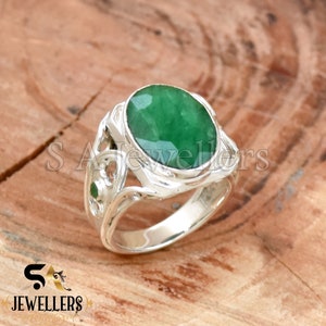 Indian Emerald Sterling Silver Ring: Vintage Bohemian Design