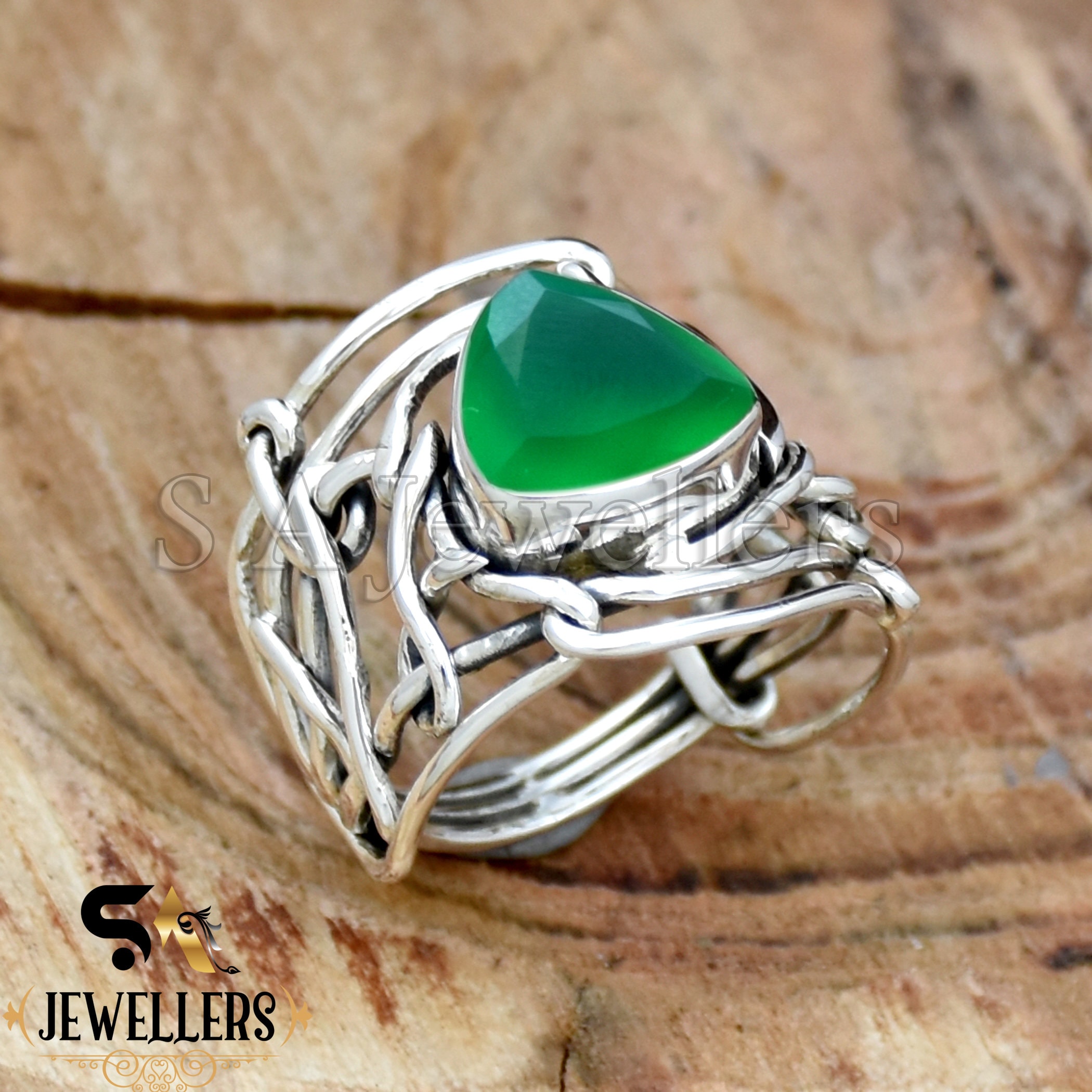 グリーンオニキスXmasツリーカービングピアスチャーム グリーンオニキスXmasツリーカービングピアスチャーム