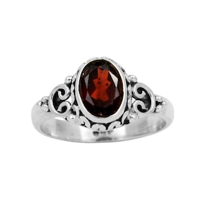 Anello in argento sterling 925 con granato: gioiello da cocktail fatto a mano con pietra portafortuna di gennaio