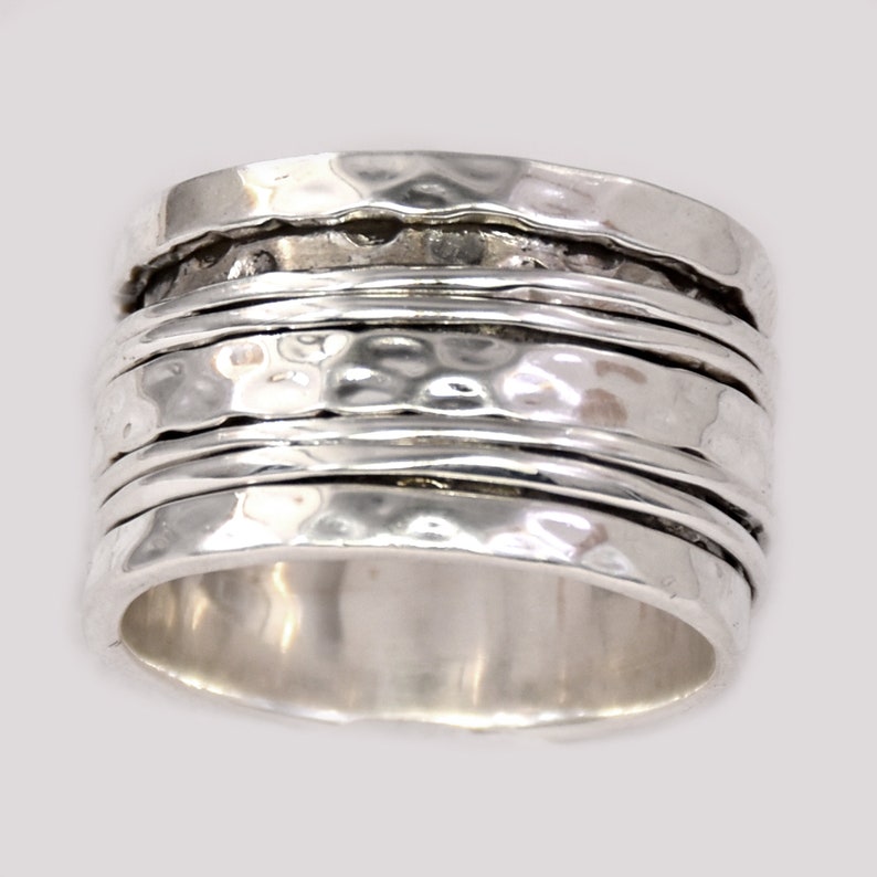 Magnífico anillo giratorio 925 anillo de apilamiento de plata maciza anillo de meditación martillado anillo boho de banda ancha hecho a mano imagen 2