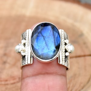 Natural Labradorite Sterling Silver Ring: Inlaid Pearl Textured Band