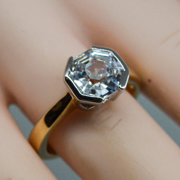 Gold tone with colorless crystal womens ring, size 7 1/2