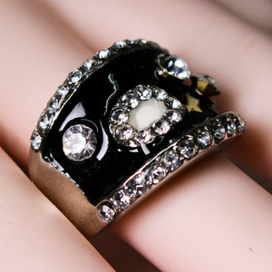 Black and white enamel silver tone womens ring, Size 7