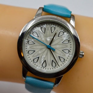 Silver tone with mop dial womens fashion watch