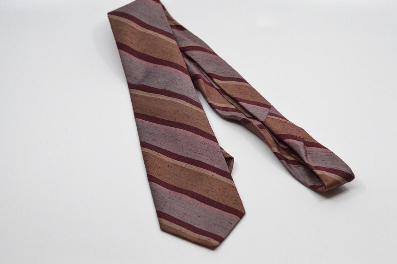 Hanover red tone mens necktie
