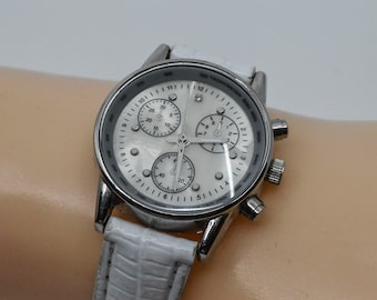 Steel tone with mop dial womens fashion watch