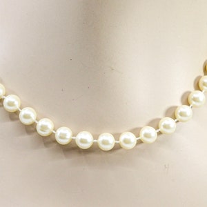 White tone , faux pearl womens beaded necklace