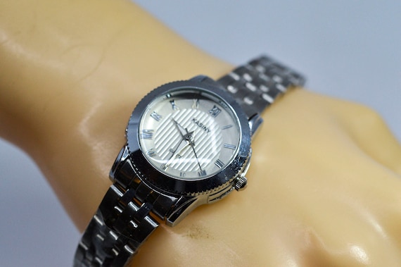 Steel tone , womens fashion , quartz wrist watch