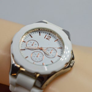 White tone womens fashion wrist watch