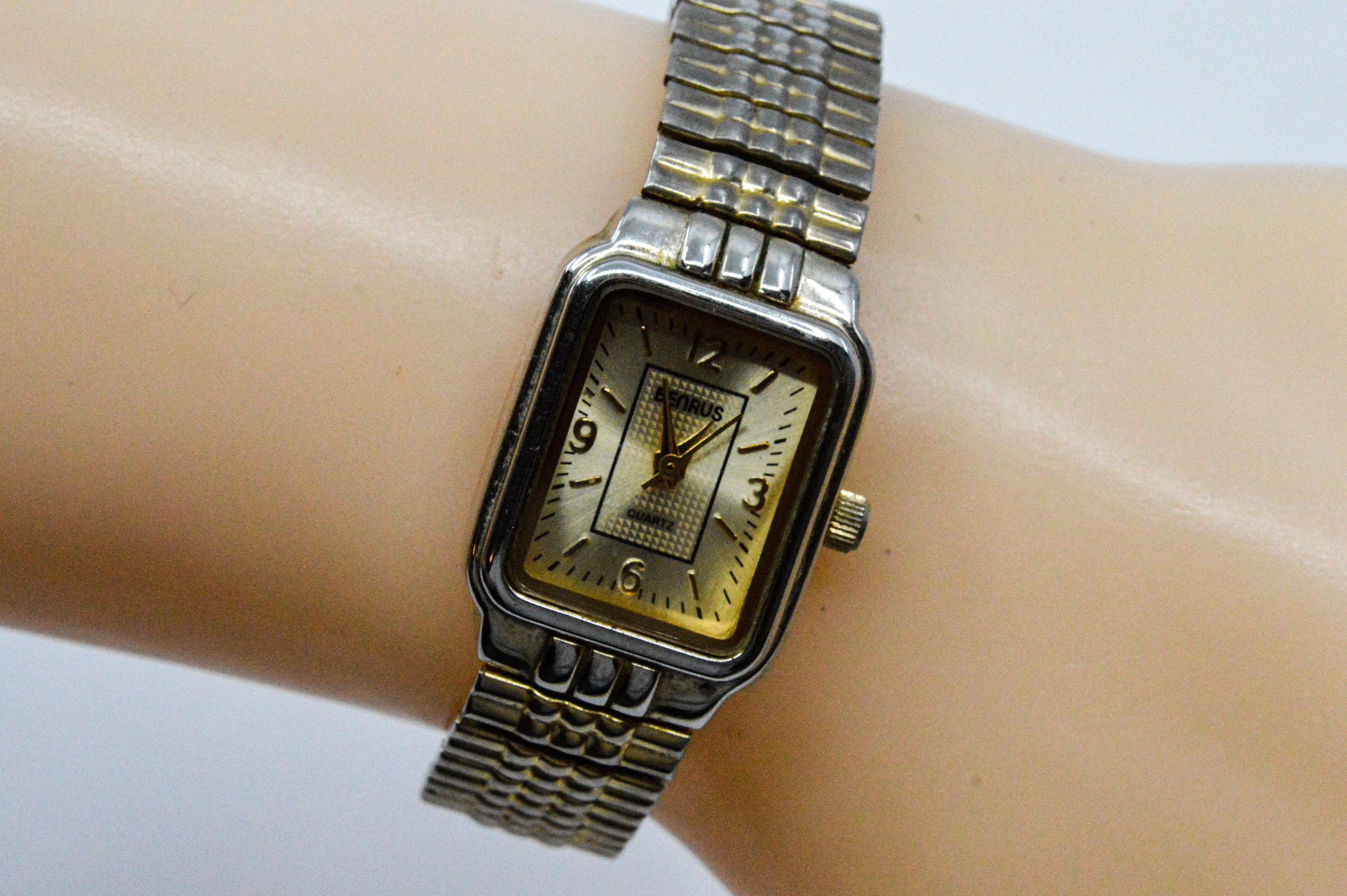 Benrus Women\'s Gold Mesh Bracelet Watch - Goldtone Lady BENRUS Vintage early 90 main image 3