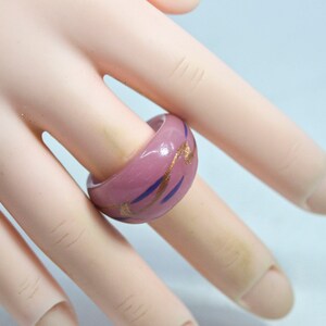 Pink tone womens glass ring,size 7 1/2