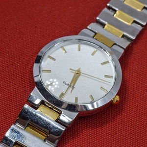 Zweifarbig mit silbernen Ziffernblatt Damen Modeuhr