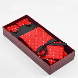 Rotes Herren Geschenkset, Halskette, Taschentuch und passende Manschettenknöpfe