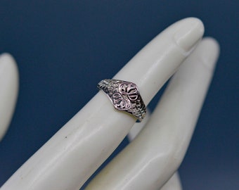 Silver tone, womens fashion ring,size 4