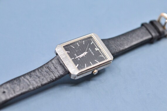 Gruen , Silver Tone With Black Dial, Vintage , Womens, Watch  display picture 1