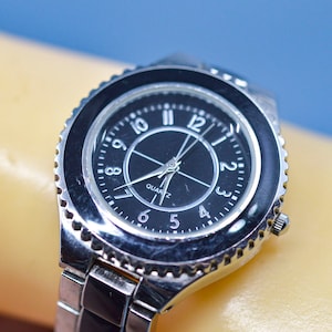 Silver and black tone,womens quartz wrist watch