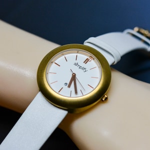 Brushed gold case and white dial womens fashion watch