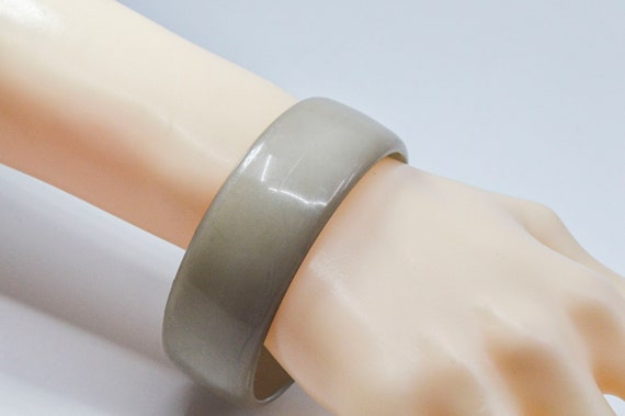 Grey tone womens plastic bangle bracelet - image 3