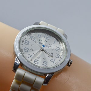 White tone with silver dial womens fashion wrist watch