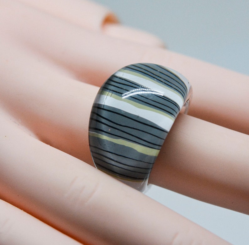 Large lucite glass womens vintage ring Size 8