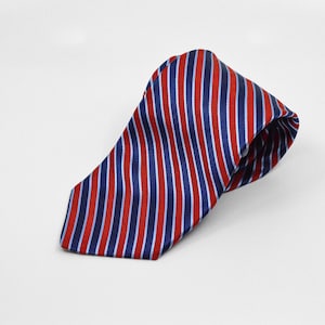 Nautica red and blue tone mens necktie , 3.5 inches wide