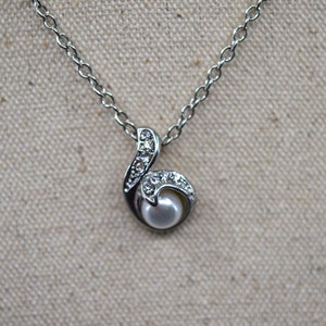 Silver tone with small pendaant, womens necklace