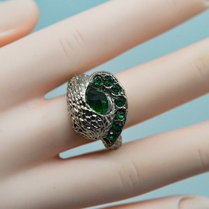 Silver tone with green crystals womens large ring, Size 6 1/4