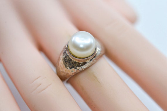 Silver tone with white, faux pearl, womens ring,s… - image 2