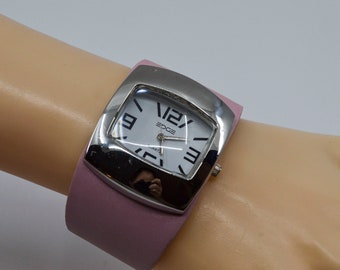 Steel tone with white dial and pink bracelet womens fashion watch